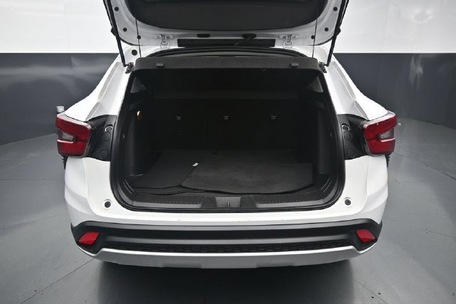 Used 2025 Chevrolet Trax LT FWD image 9
