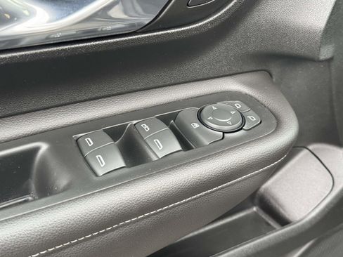 Used 2023 GMC Terrain SLE w/ Driver Convenience Package image 15