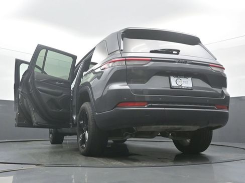 Used 2024 Jeep Grand Cherokee Altitude image 60