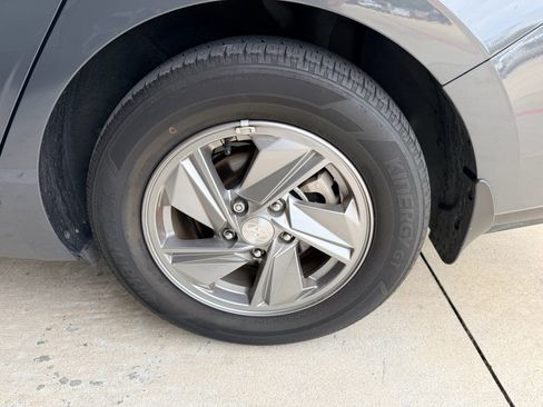 Used 2024 Hyundai Elantra SE FWD image 31