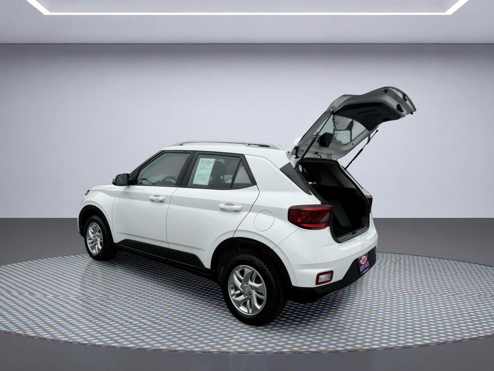 Used 2021 Hyundai Venue FWD image 7
