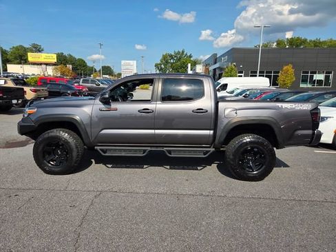 Used 2019 Toyota Tacoma TRD Sport AWD/4WD image 4