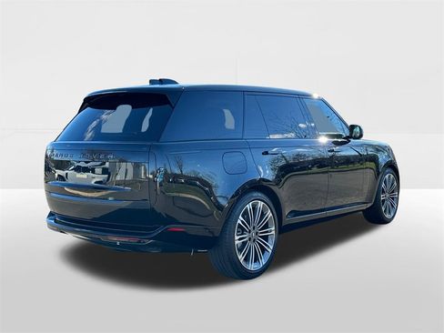 New 2025 Land Rover Range Rover Long Wheelbase SE image 4