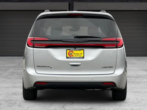 New 2026 Chrysler Pacifica Limited w/ Uconnect Theater Family Group FWD image 5