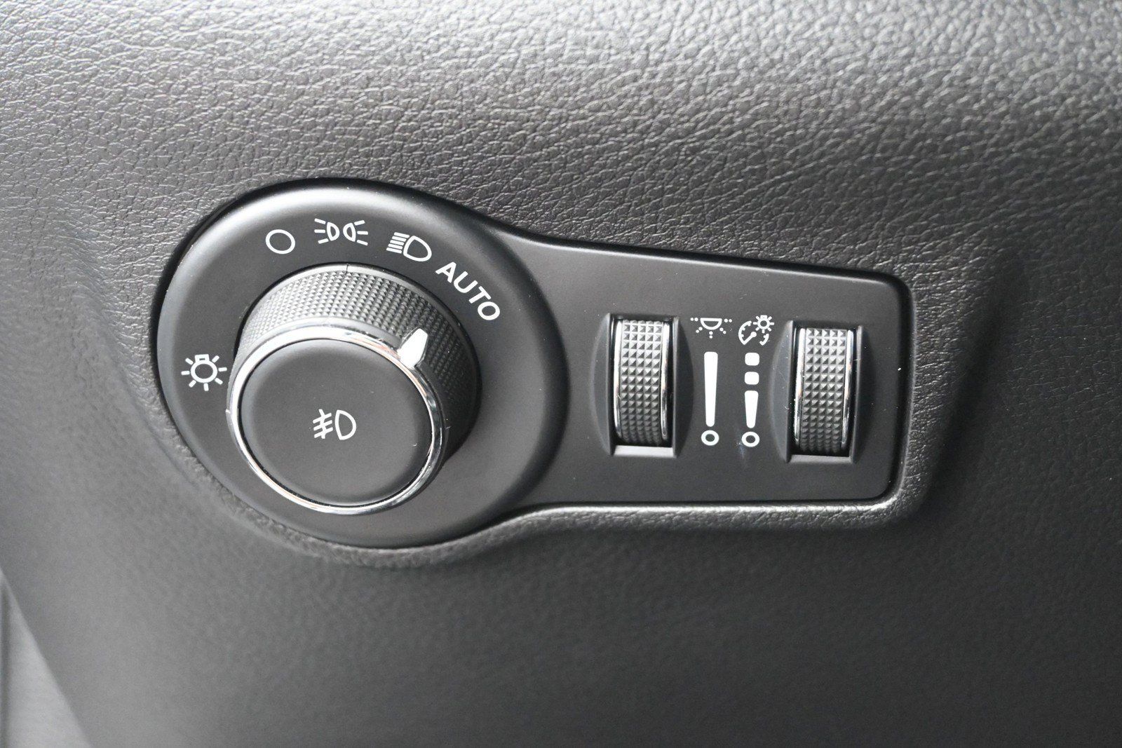 Used 2023 Jeep Compass Latitude AWD/4WD image 12