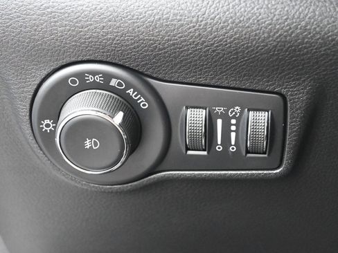 Used 2023 Jeep Compass Latitude AWD/4WD image 12