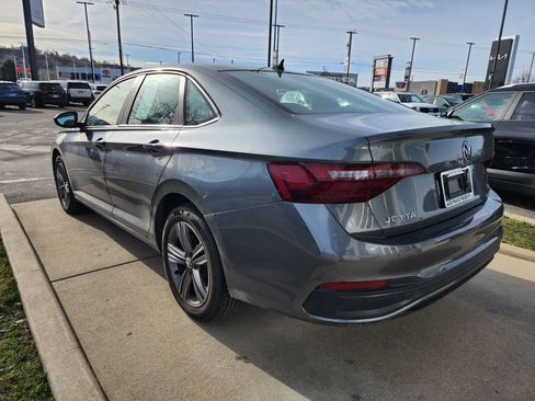 Used 2024 Volkswagen Jetta SE image 7