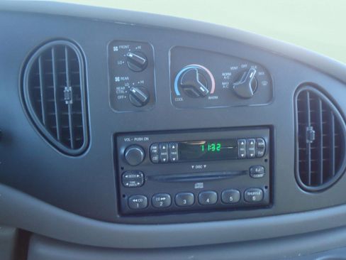 Used 2001 Ford E-350 and Econoline 350 XL image 14