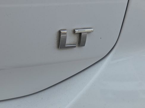 Used 2020 Chevrolet Equinox LT image 17