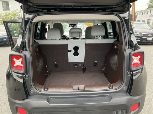 Used 2016 Jeep Renegade Latitude w/ Popular Equipment Group AWD/4WD image 19