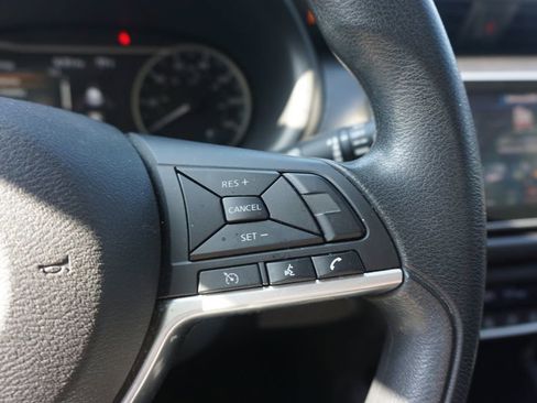 Used 2019 Nissan Kicks SV FWD image 8