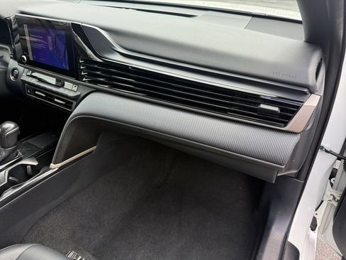 Used 2025 Toyota Camry SE FWD image 16