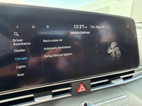Used 2025 Hyundai Elantra SEL FWD image 45