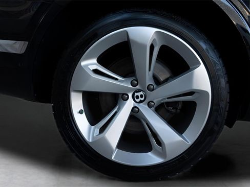 Used 2017 Bentley Bentayga image 26