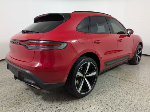 Used 2024 Porsche Macan image 7