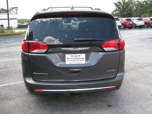 Used 2018 Chrysler Pacifica Limited FWD image 6