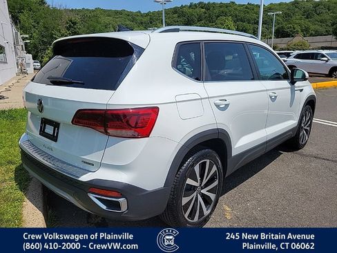 Certified 2023 Volkswagen Taos SE w/ Panoramic Sunroof Package AWD/4WD image 3