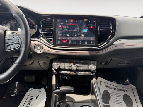 Used 2025 Dodge Durango GT AWD/4WD image 11