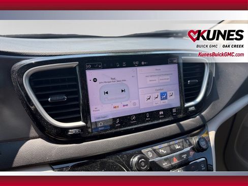 Used 2024 Chrysler Pacifica Touring-L FWD image 26