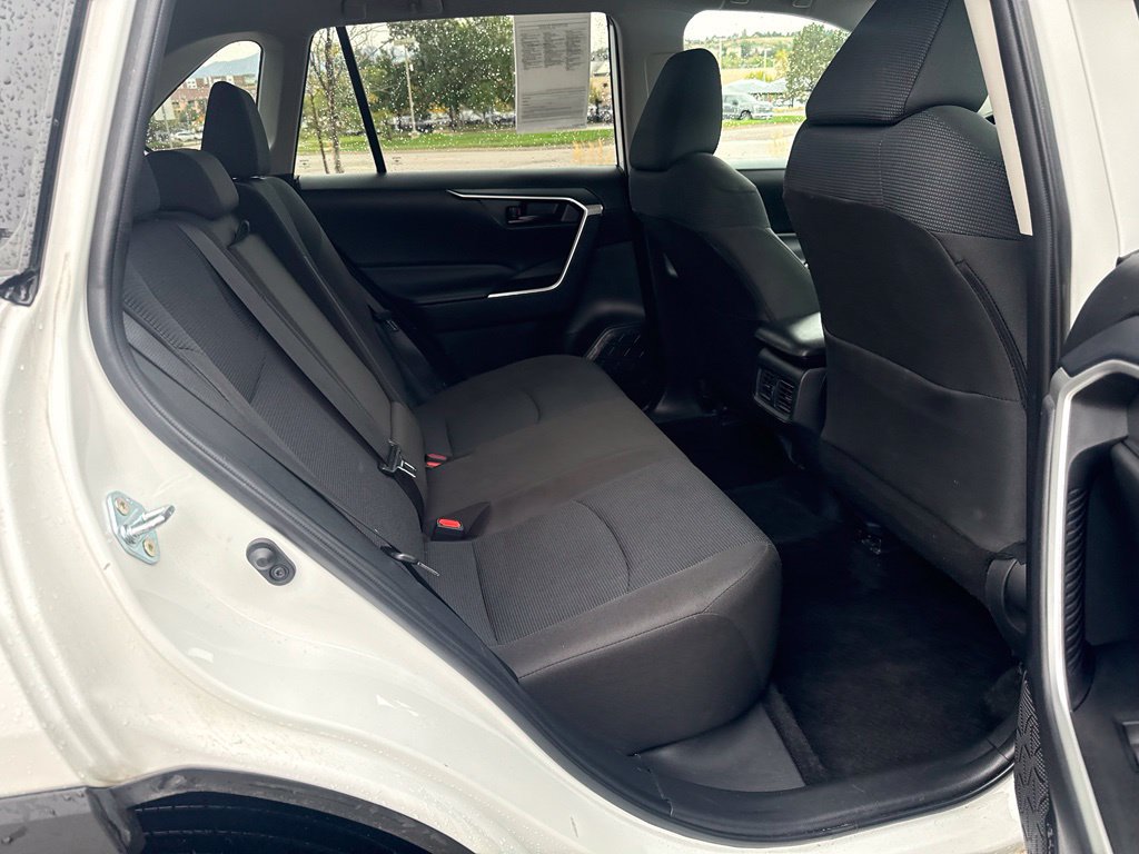 Used 2025 Toyota RAV4 LE AWD/4WD image 28