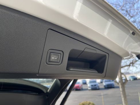 Used 2019 Cadillac XT4 Premium Luxury image 10