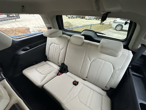 Used 2019 Ford Expedition Platinum image 17