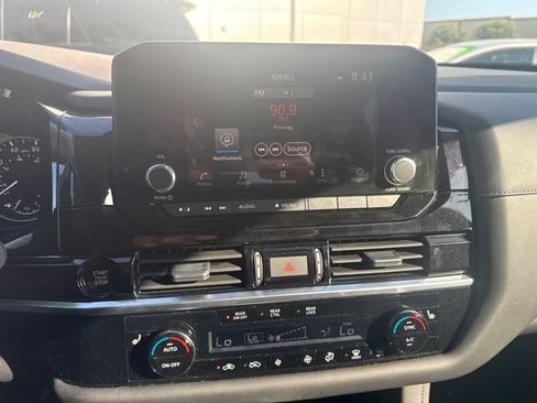 Used 2025 Nissan Pathfinder SV w/ Lighting Package (N92) FWD image 9
