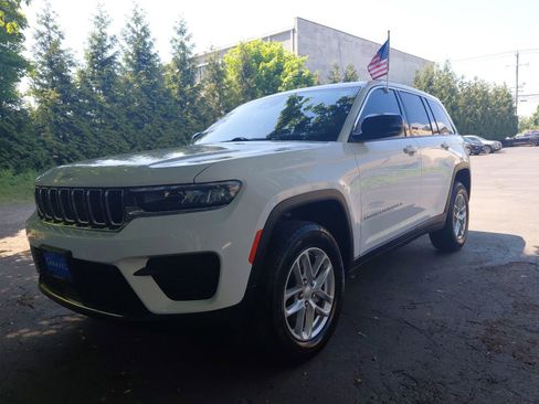 Used 2025 Jeep Grand Cherokee Laredo X w/ Luxury Tech Group I AWD/4WD image 29