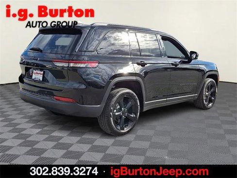 Certified 2025 Jeep Grand Cherokee Limited w/ Black Appearance Package image 6