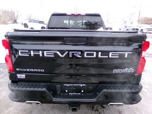 Used 2021 Chevrolet Silverado 1500 High Country w/ Technology Package image 4