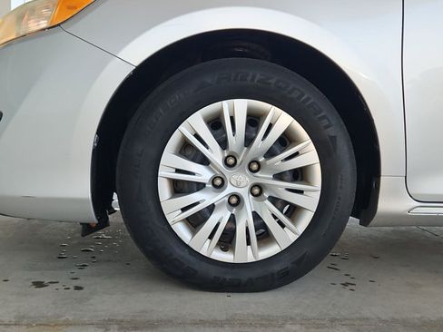 Used 2012 Toyota Camry LE FWD image 20