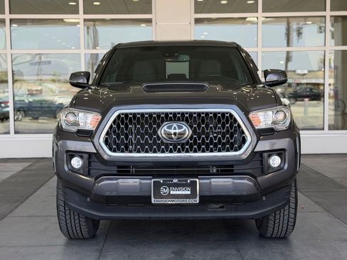 Used 2019 Toyota Tacoma TRD Sport w/ Technology Package RWD image 4
