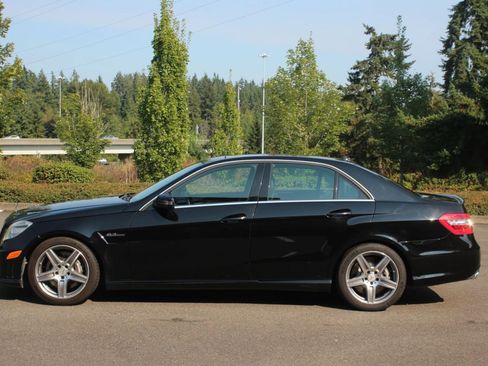 Used 2010 Mercedes-Benz E 63 AMG Sedan image 4