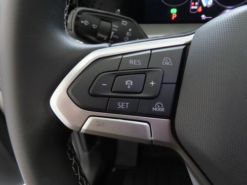 New 2026 Volkswagen Tiguan SE FWD image 12