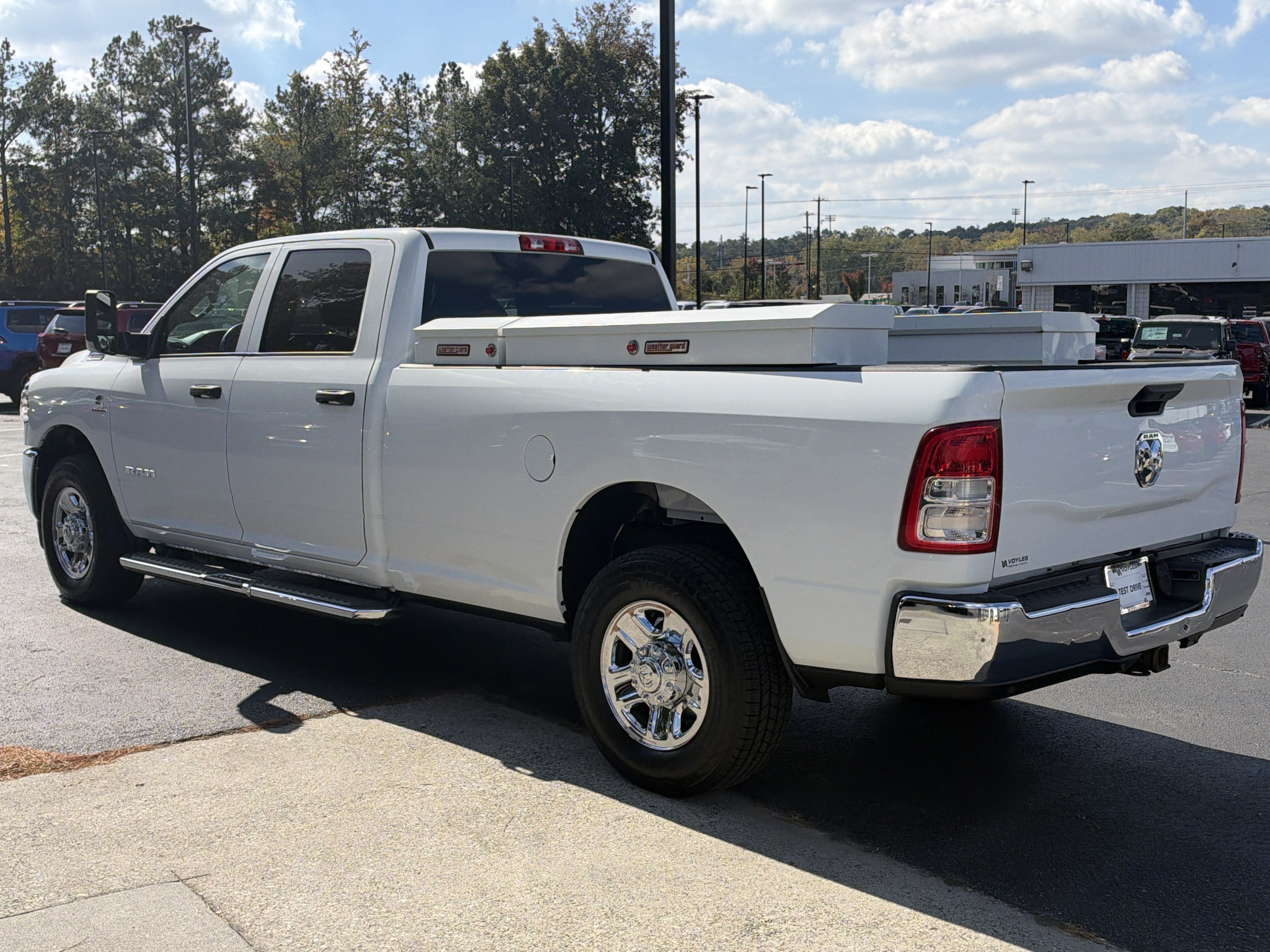Used 2022 RAM 2500 Tradesman w/ Chrome Appearance Group RWD image 6