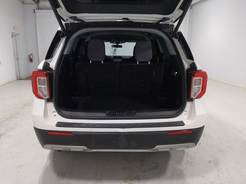 Used 2022 Ford Explorer XLT w/ Equipment Group 202A image 29