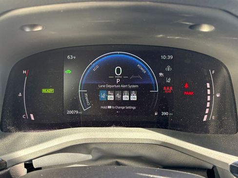 Used 2025 Toyota Camry LE image 40