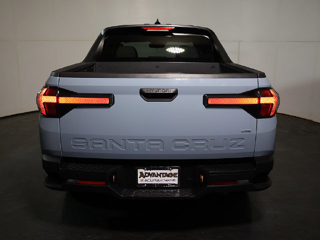 Used 2025 Hyundai Santa Cruz SE AWD/4WD image 11