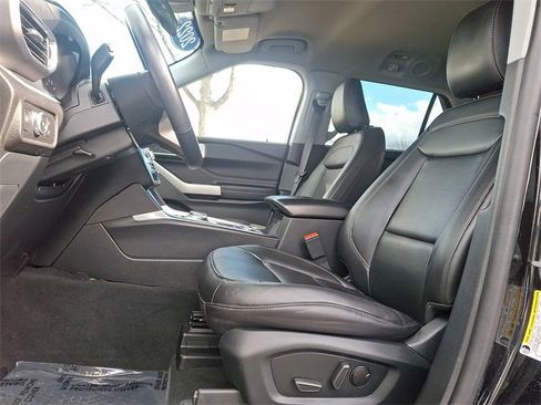 Used 2022 Ford Explorer XLT w/ Equipment Group 202A image 14
