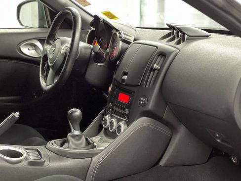Used 2017 Nissan 370Z Touring image 19