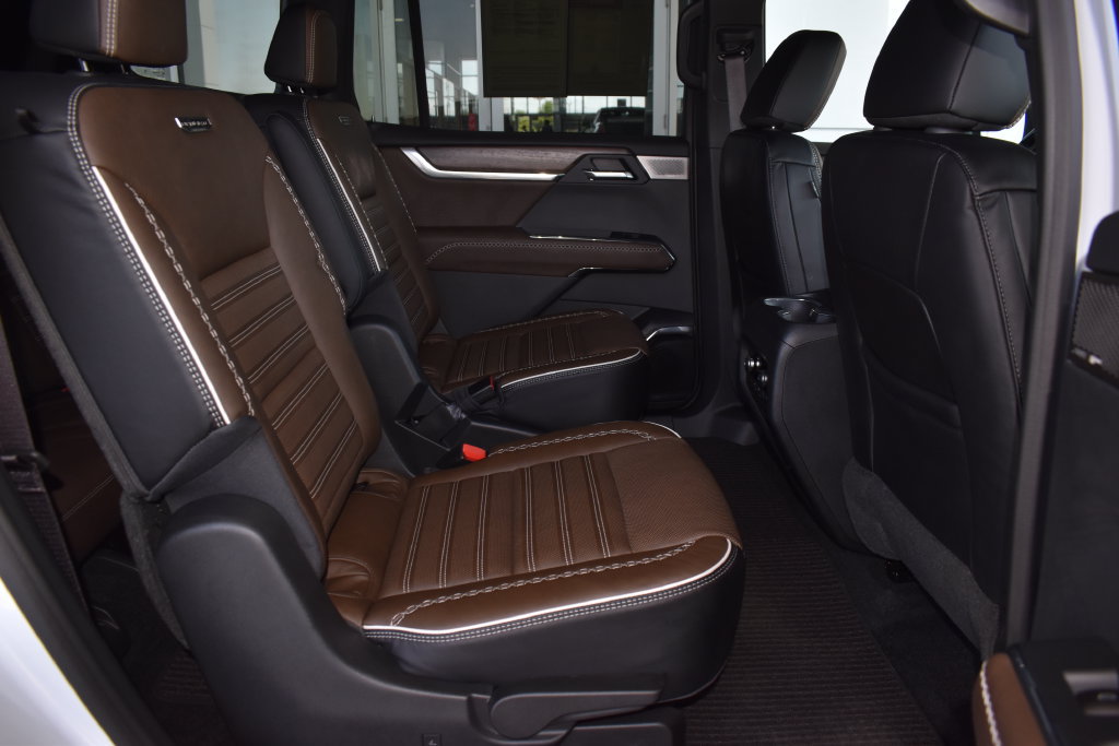 Used 2026 GMC Acadia Denali Ultimate AWD/4WD image 17