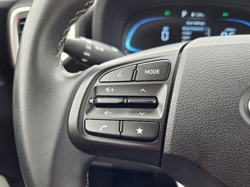 Used 2025 Hyundai Venue SEL FWD image 21