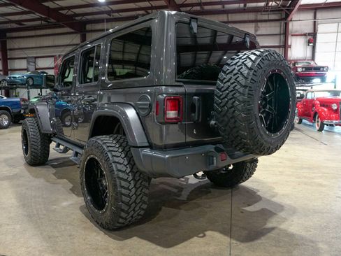 Used 2019 Jeep Wrangler Unlimited Sahara w/ Uconnect 4C Nav & Sound Group AWD/4WD image 26