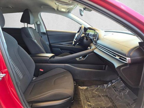 Used 2022 Hyundai Elantra SEL w/ Convenience Package FWD image 19