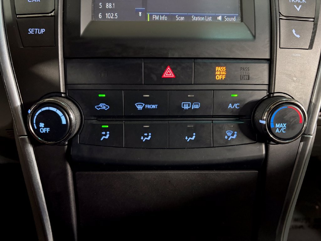 Used 2016 Toyota Camry LE FWD image 28