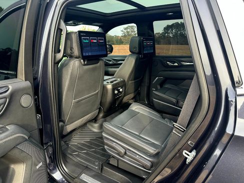 Used 2023 GMC Yukon Denali w/ Denali Reserve Package image 17