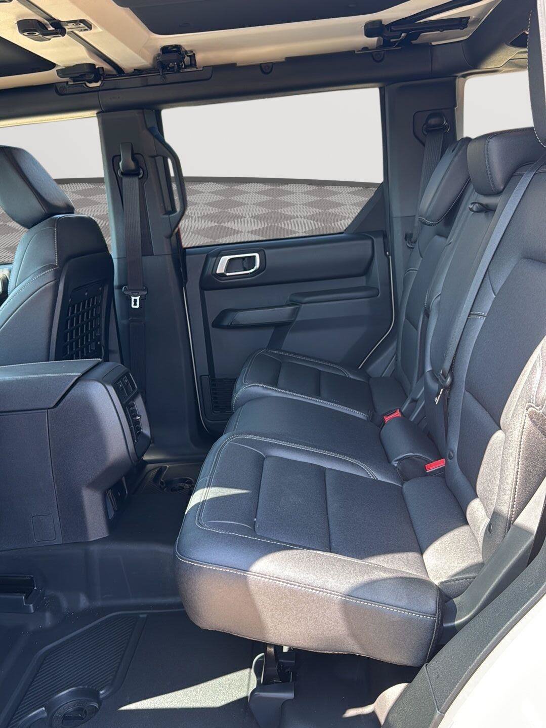 New 2026 Ford Bronco Badlands w/ Black Appearance Package AWD/4WD image 14