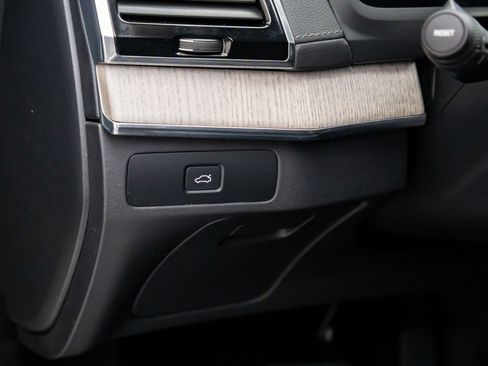 Used 2023 Volvo XC90 B6 Ultimate w/ Protection Package Premier image 20