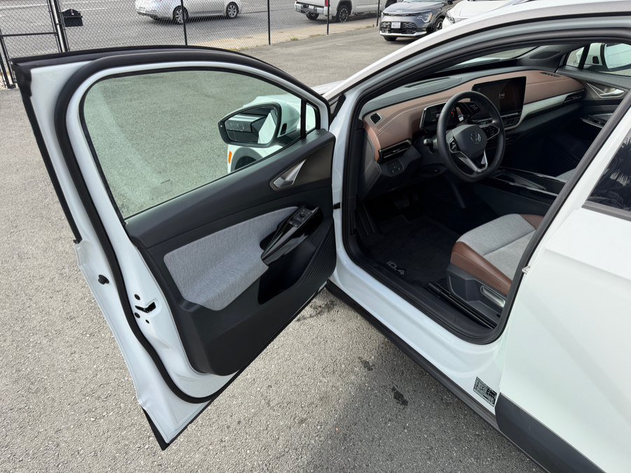 Used 2023 Volkswagen ID.4 Pro RWD image 9