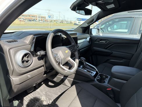 Used 2024 Chevrolet Colorado LT w/ LT Convenience Package AWD/4WD image 9